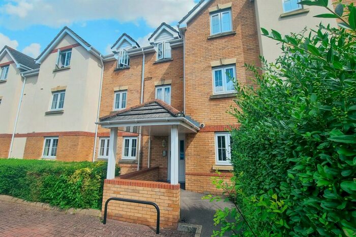 2 Bedroom Flat To Rent In Chandlers Ford, SO53