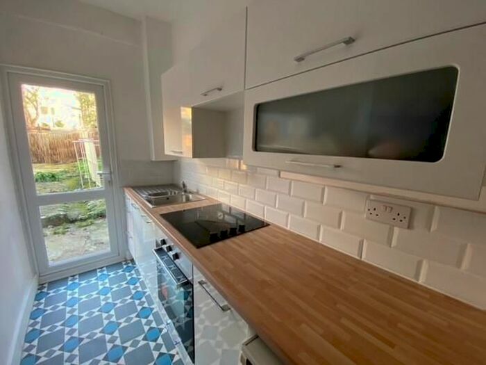 Detached House To Rent In Gassiot Road, London, SW17