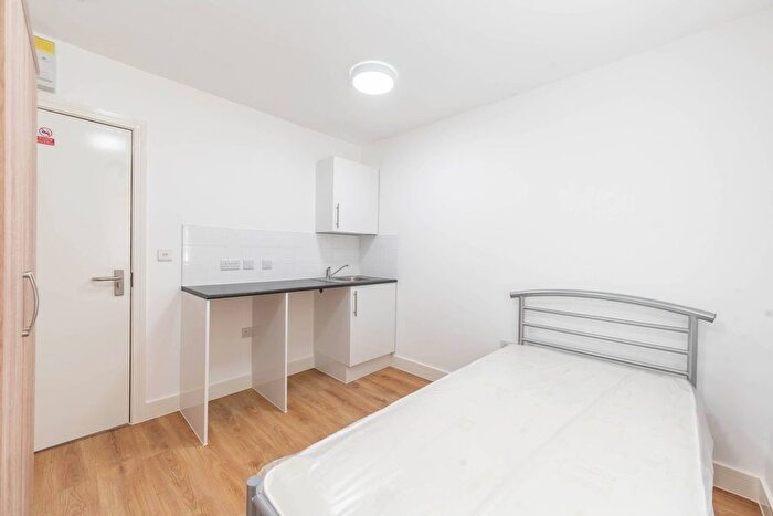 Studio To Rent In Freeland Road, Ealing, London, W5