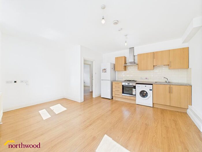2 Bedroom Flat To Rent In Parsons Street, Banbury, OX16