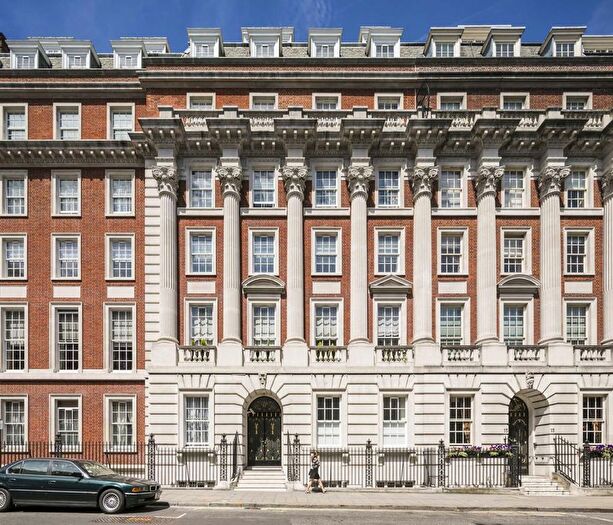 3 Bedroom Flat For Sale In Grosvenor Square, London, W1K