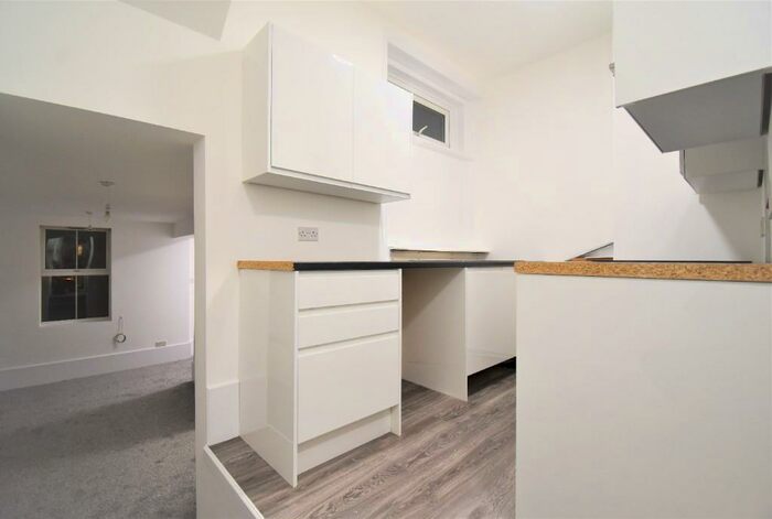 2 Bedroom Apartment To Rent In Church Street, London, EN2