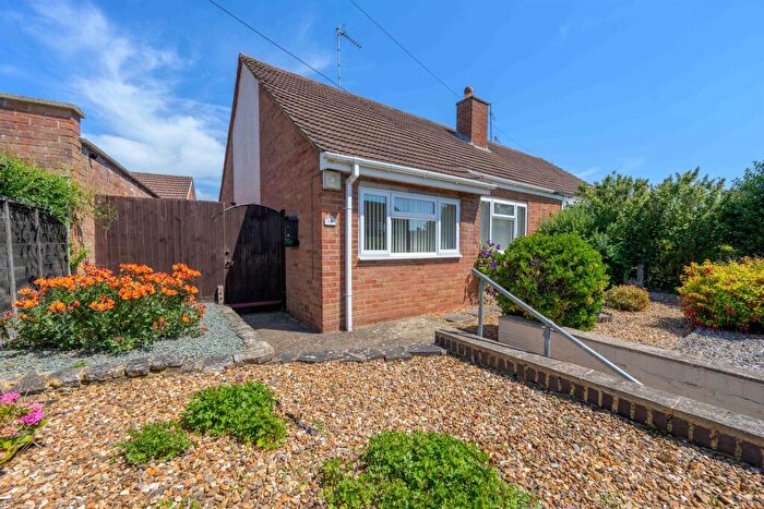 2 Bedroom Semi-Detached Bungalow For Sale In High Hill Avenue, Rothwell, Kettering, NN14