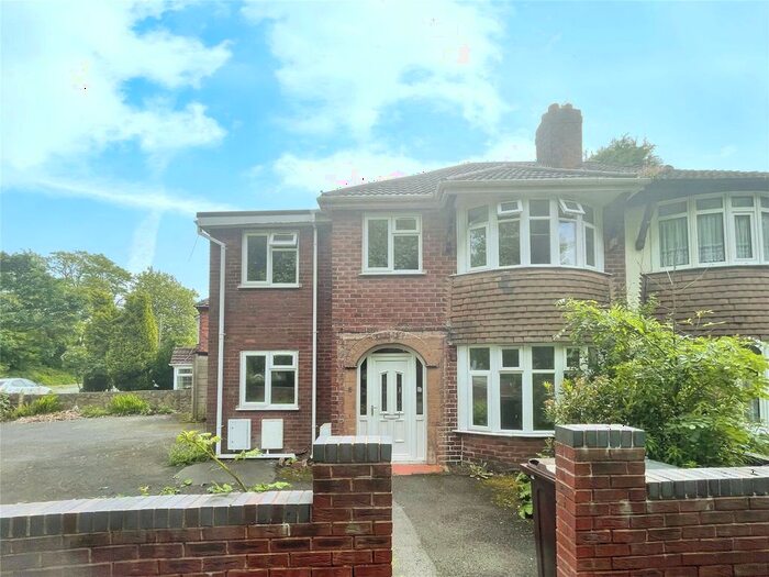 2 Bedroom Flat To Rent In Walton Crescent, Wolverhampton, West Midlands, WV4