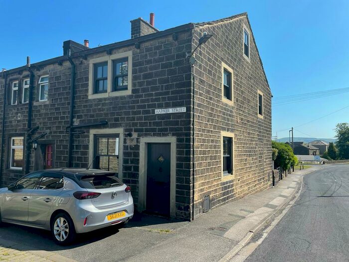 3 Bedroom End Of Terrace House To Rent In Harker Street, Sutton-in-craven, BD20