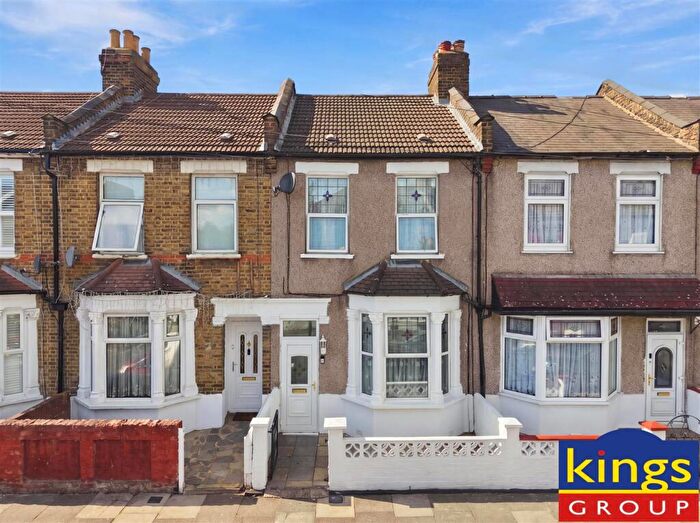 3 Bedroom Terraced House For Sale In Raynham Avenue, Edmonton, N18
