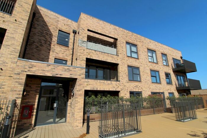 2 Bedroom Flat To Rent In Ballast Road, Erith, DA8