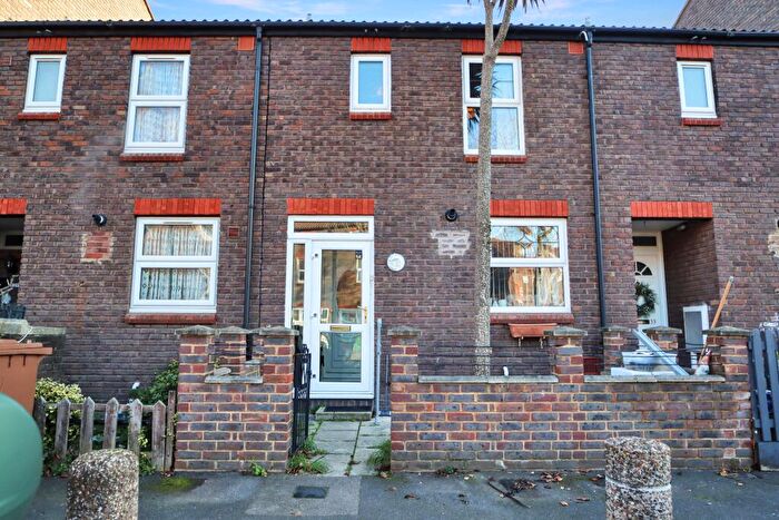 3 Bedroom Terraced House For Sale In Aspen Green, Erith, DA18