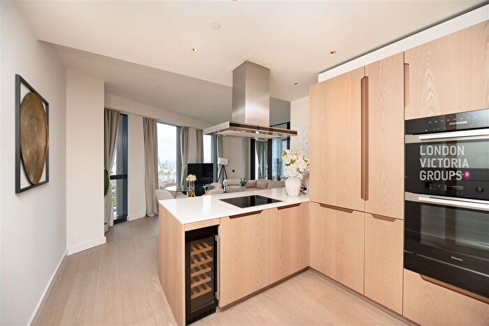 2 Bedroom Flat To Rent In River Park Tower, Nine Elms Lane, London, SW8
