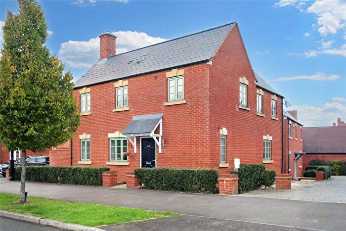 3 Bedroom Detached House For Sale In Poppyfields Way, Brackley, Northamptonshire, NN13