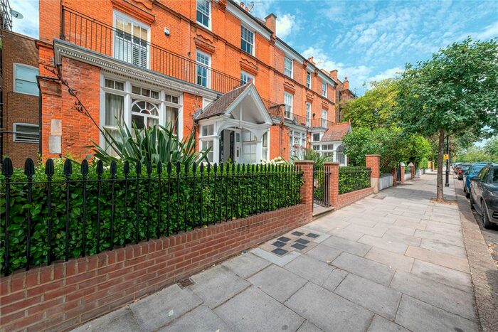 2 Bedroom Flat To Rent In Oxford Gardens, London, W10