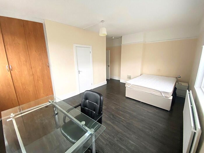 6 Bedroom Maisonette To Rent In Albert Road, Southsea, PO5