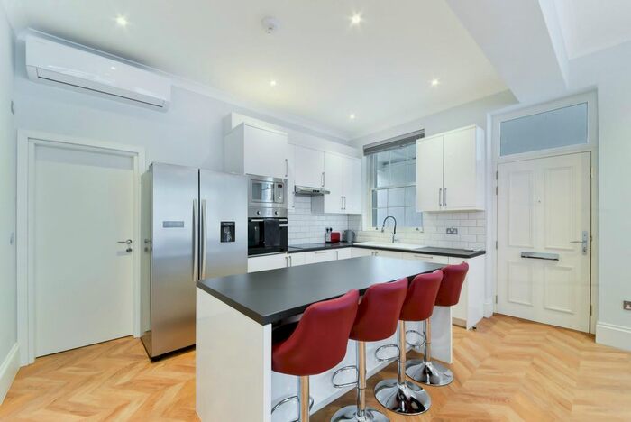 3 Bedroom Flat To Rent In Southwick Street, London, W2