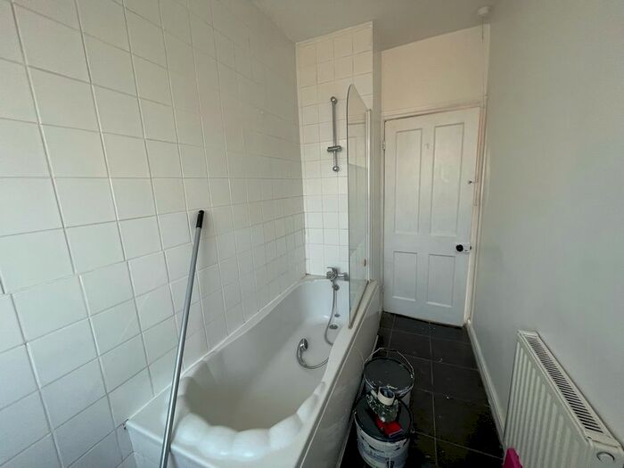 1 Bedroom Flat To Rent In Greenford Road, Greenford, UB6