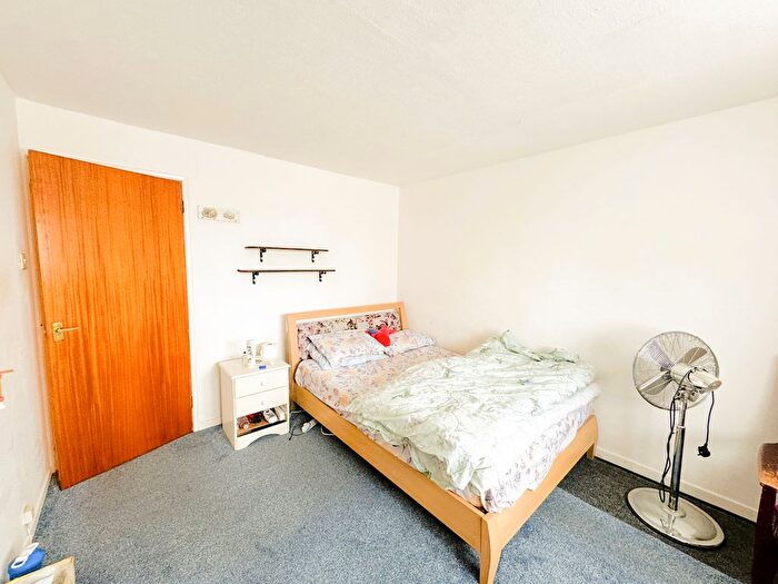 3 Bedroom End Of Terrace House To Rent In Carstairs Avenue, Swindon, SN3