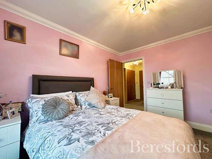 1 Bedroom Flat For Sale In Hornchurch Road, Hornchurch, RM12