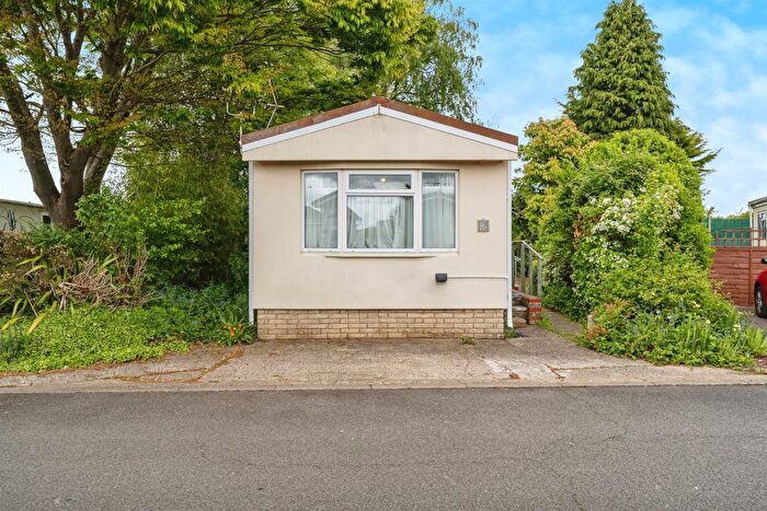 2 Bedroom Mobile/park Home For Sale In Denny End Road, Waterbeach, Cambridge, CB25