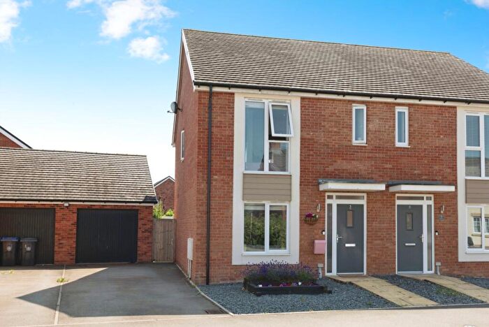 3 Bedroom Semi-Detached House For Sale In Chestnut Avenue, Stratford-Upon-Avon, Warwickshire, CV37