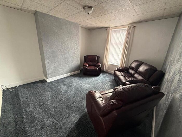 2 Bedroom Flat To Rent In Avenue Parade, Accrington, BB5