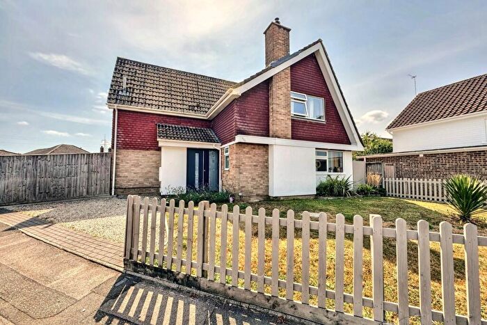 3 Bedroom Detached House For Sale In Bearwood, BH11