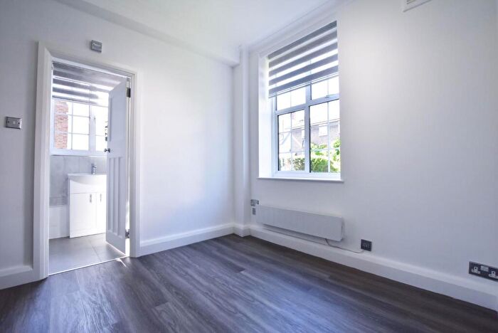 Flat To Rent In Mortimer Court, Abbey Road, London, NW8