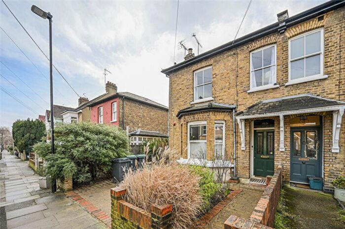 2 Bedroom Apartment For Sale In Thorold Road, London, N22