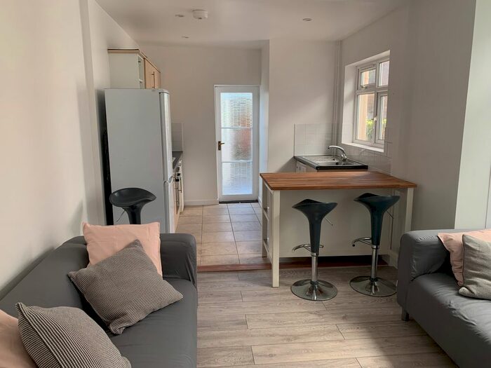 5 Bedroom Terraced House To Rent In Telephone Road, Southsea, PO4