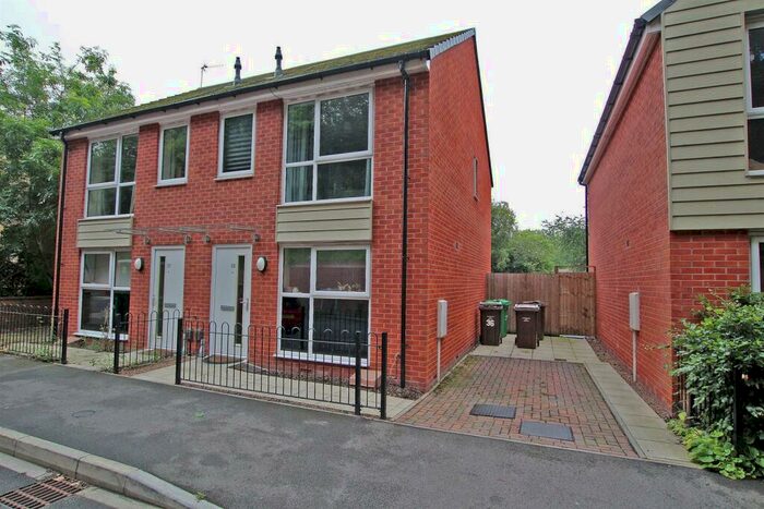 2 Bedroom Town House To Rent In Kingsthorpe Close, Mapperley, Nottingham, NG3