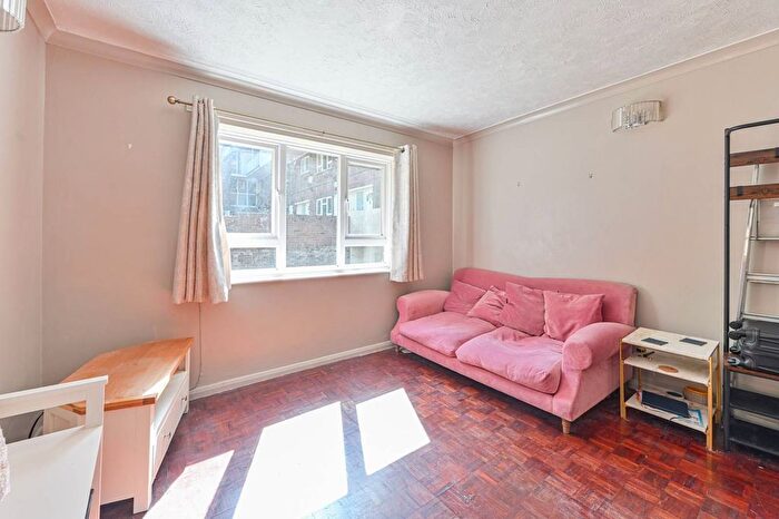 1 Bedroom Flat To Rent In Blackheath Hill, Greenwich, London, SE10