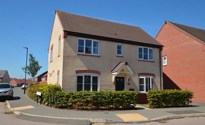 3 Bedroom Detached House For Sale In Featherstone Road, Boulton Moor, DE24