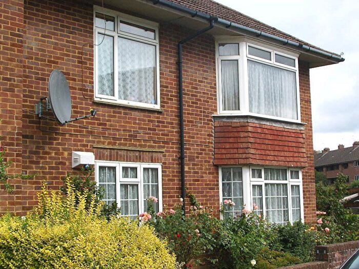 3 Bedroom Flat To Rent In Shenden Close, Sevenoaks, TN13