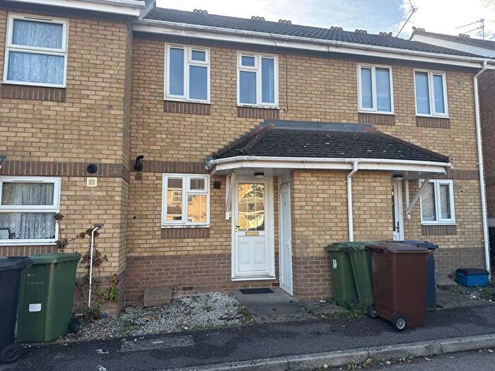 2 Bedroom Terraced House For Sale In Oakfield Close, Potters Bar, EN6