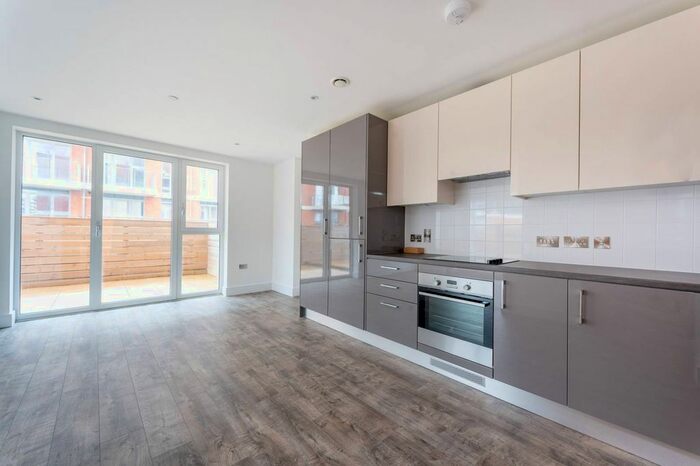 2 Bedroom Flat To Rent In Talisker House, Acton, London, W3
