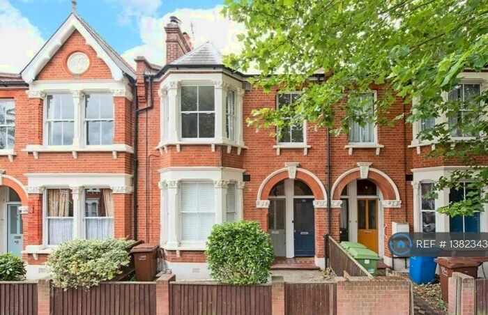 2 Bedroom Flat To Rent In Oxenford Street, London, SE15