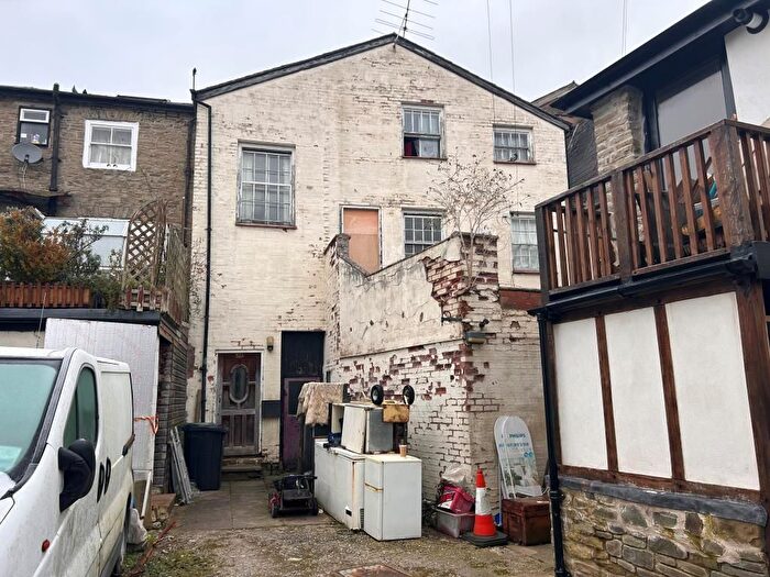 4 Bedroom Flat For Sale In Kington, Herefordshire, HR5