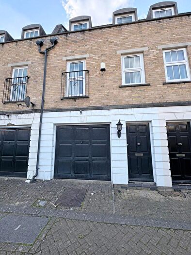 3 Bedroom Town House To Rent In Heritage Court, SE8
