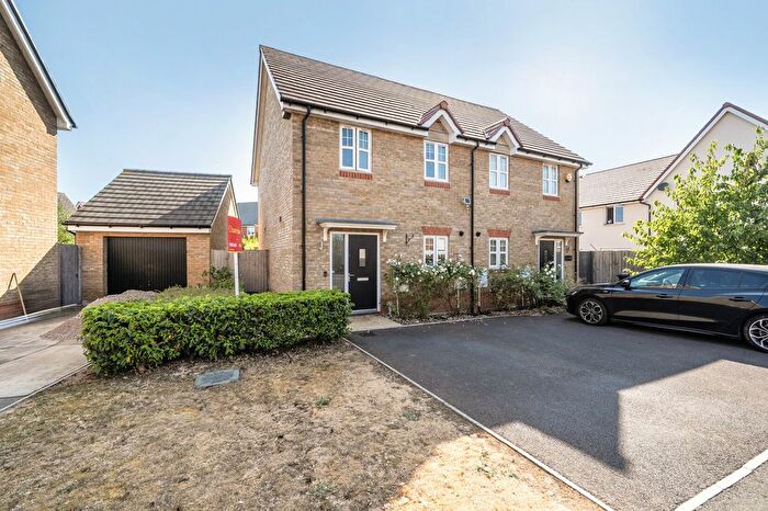 3 Bedroom Semi-Detached House For Sale In Emerald Crescent, Swindon, SN25