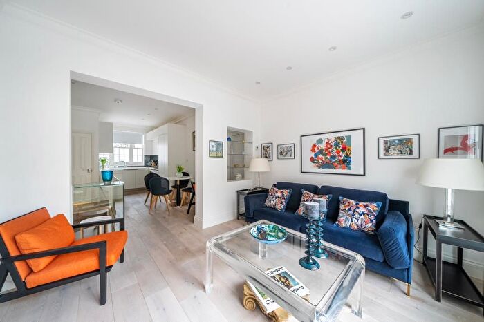 2 Bedroom Flat To Rent In Brompton Square, Knightsbridge, SW3