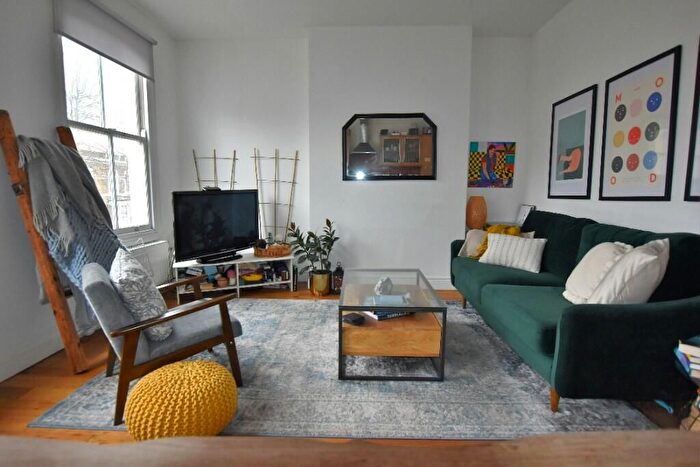 2 Bedroom Flat To Rent In Benthal Road, London, N16