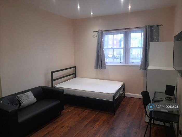 Studio To Rent In Market Place, Stoke-On-Trent, ST6