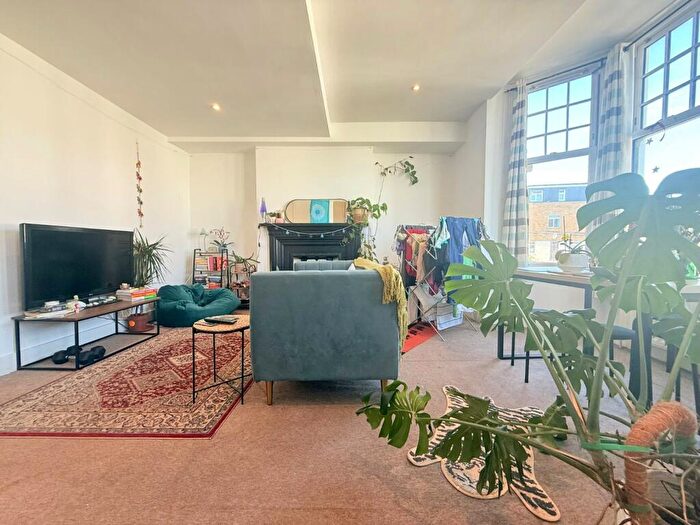 2 Bedroom Apartment To Rent In Gunton Road, Clapton, London, E5