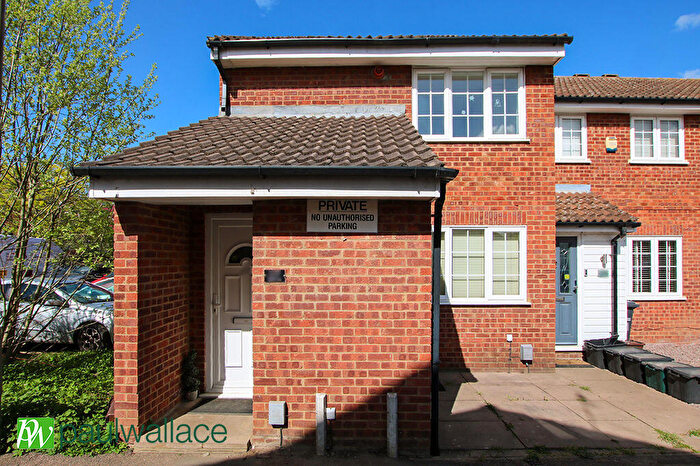 1 Bedroom Maisonette For Sale In Tarpan Way, Turnford, EN10