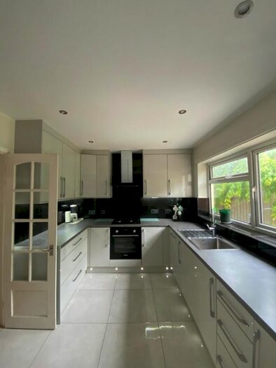 2 Bedroom Flat To Rent In Jersey Road, Hounslow, TW5