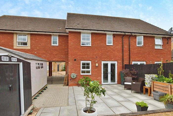 3 Bedroom Terraced House For Sale In Martina Close, Fairfields, Milton Keynes, Buckinghamshire, MK11