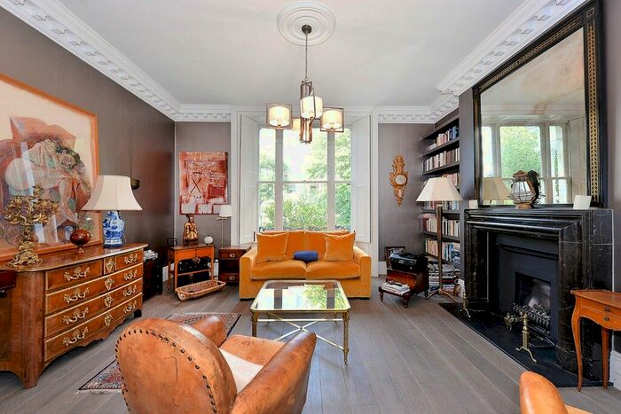 1 Bedroom Flat To Rent In Pembridge Crescent, Notting Hill, W11