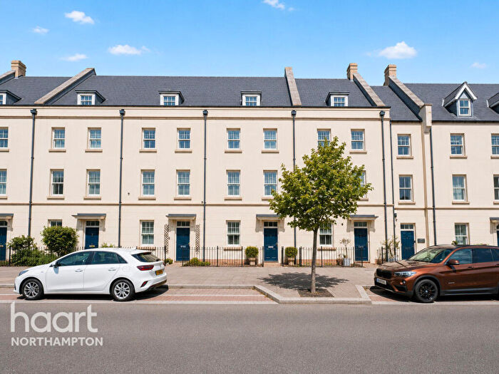 5 Bedroom Town House For Sale In High Street, Northampton, NN5