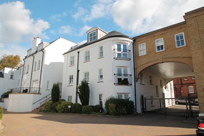 2 Bedroom Flat To Rent In King Henry Mews, Harrow On The Hill, HA2