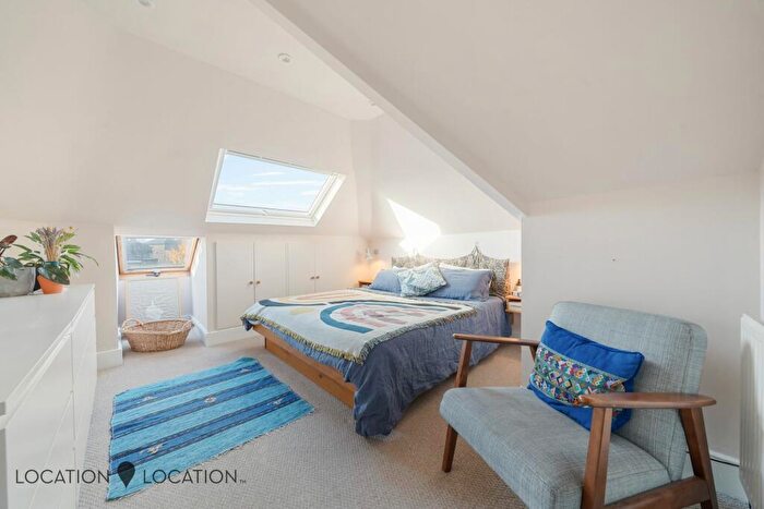 3 Bedroom End Of Terrace House For Sale In Brooke Road, London, N16