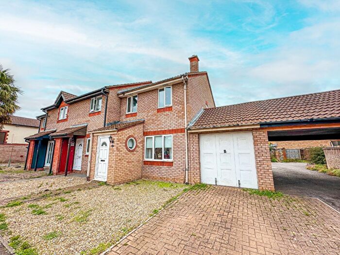 3 Bedroom End Of Terrace House For Sale In Waverney Close, Taunton, Somerset, TA1