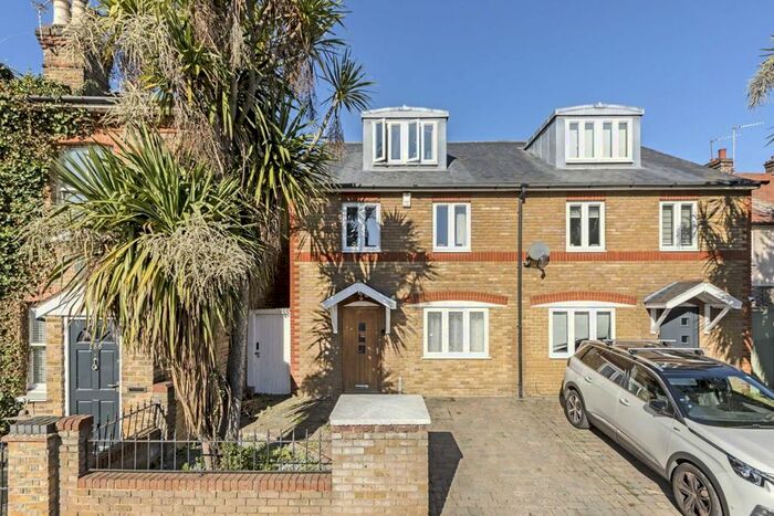 4 Bedroom Property To Rent In Colne Road, Twickenham, TW2